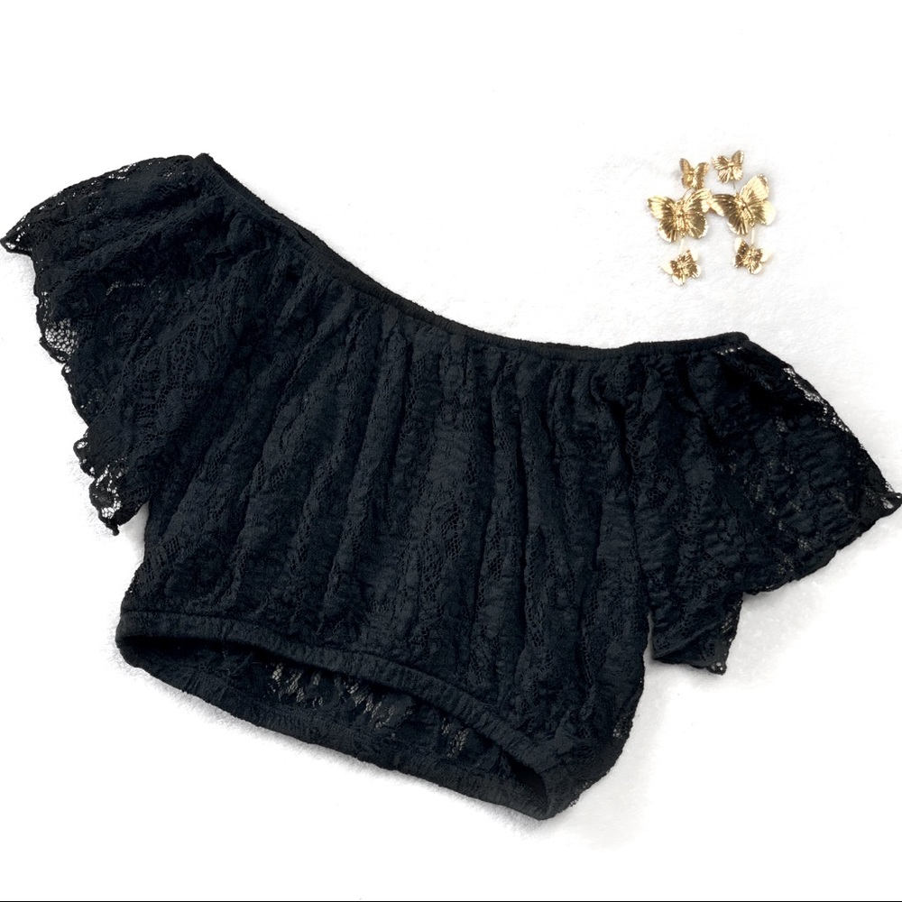 Lace off-shoulder 🔥